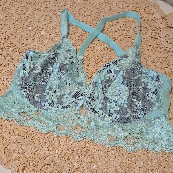 Lace Bralette in Mint Green - Picture 5 of 10